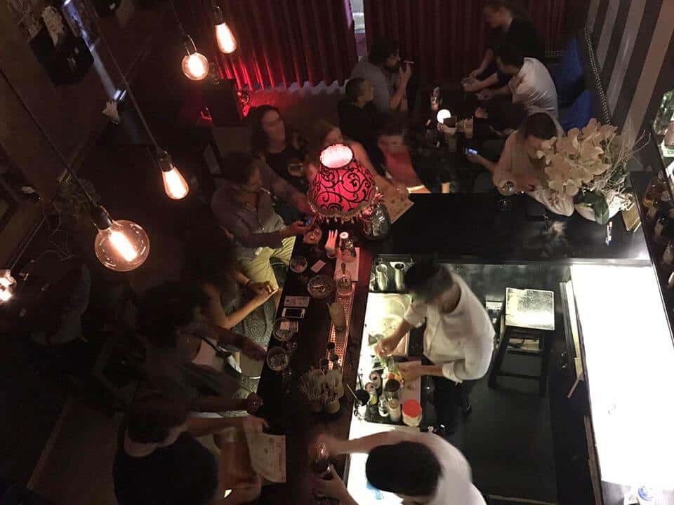 - Top 5 Quán Bar Theo Phong Cách Nhẹ Nhàng Dành Cho Người Không Ưa Náo Nhiệt Tại Sài Gòn