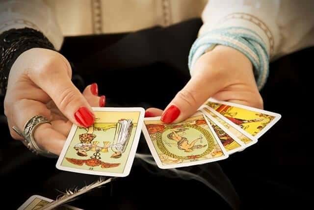 Lợi ích xem bói bài tarot giúp bạn thoải mái tinh thần hơn trong cuộc sống