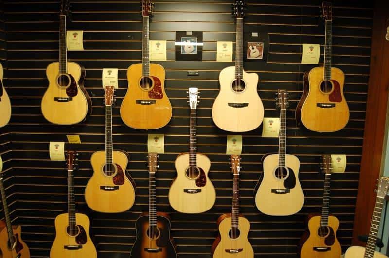 - Top 10 Cửa Hàng Bán Đàn Guitar Bảo Đảm Chất Lượng Tại Hà Nội