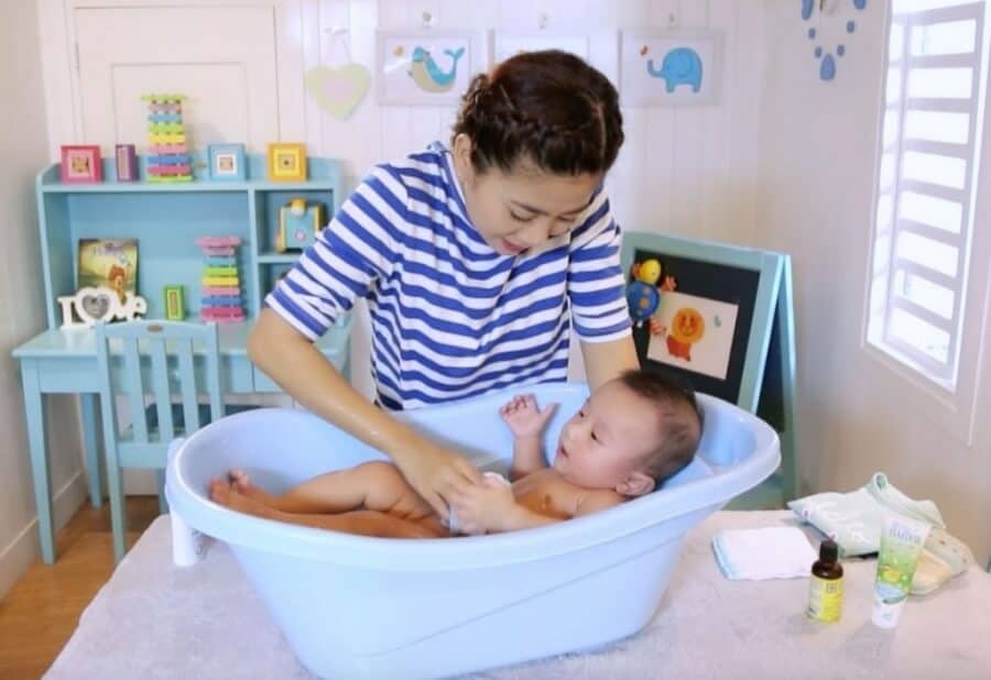 Bao Nam specializes in bathing newborns in Saigon