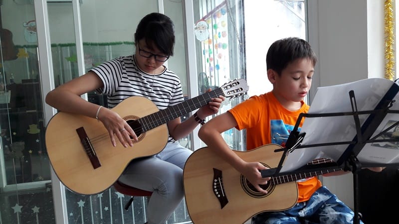 trường dạy guitar cho trẻ em