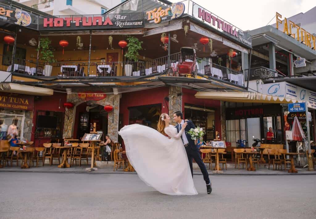 Hoa Nghiêm Bridal chụp ảnh cưới phong cách hiện đại ở Huế