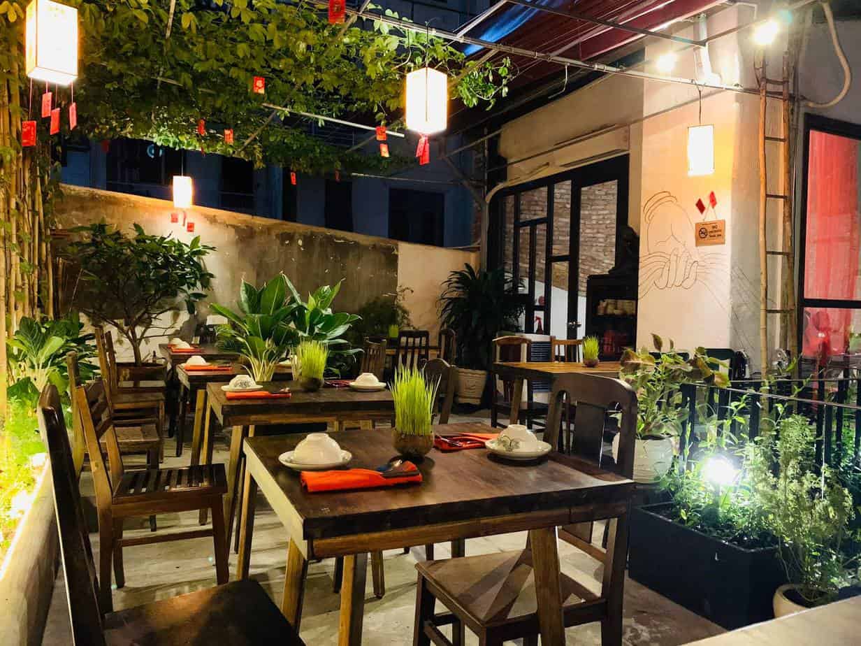 - Shamballa Vegetarian Restaurant & Tea House - Số 17-19 Trịnh Văn Cấn, P. Cầu Ông Lãnh, Q. 1