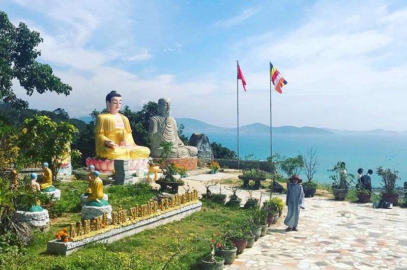 Chùa Nha Trang  Chiêm bái 15 ngôi cổ tự thiêng phố biển