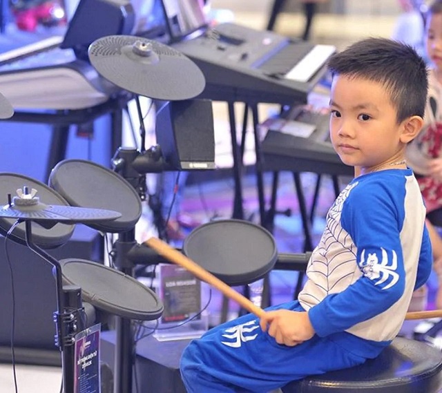 Vietnamese music children's drum training center