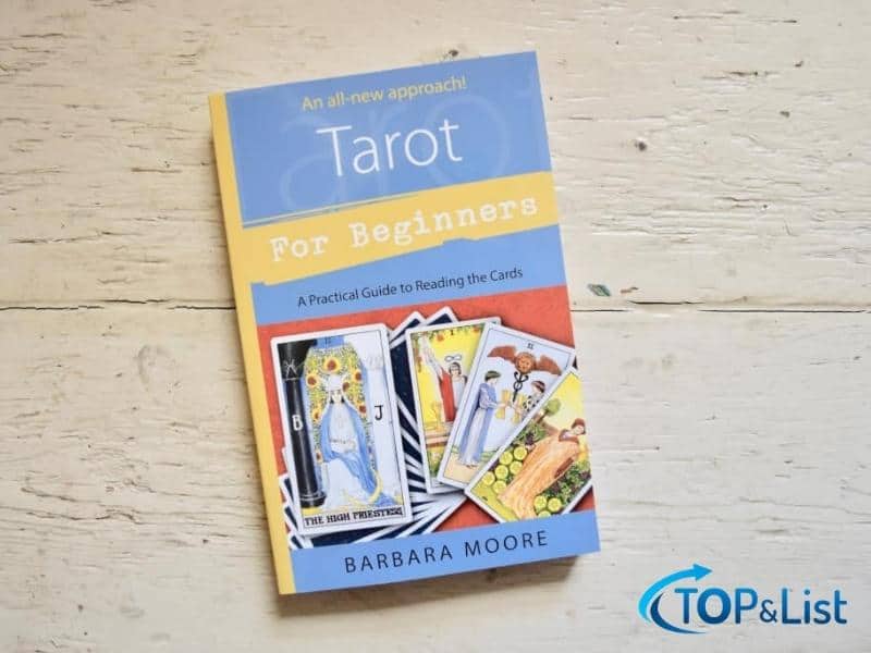 Top 10 Cuốn Sách Tarot "Gối Đầu Giường" Dành Cho Tarot Reader