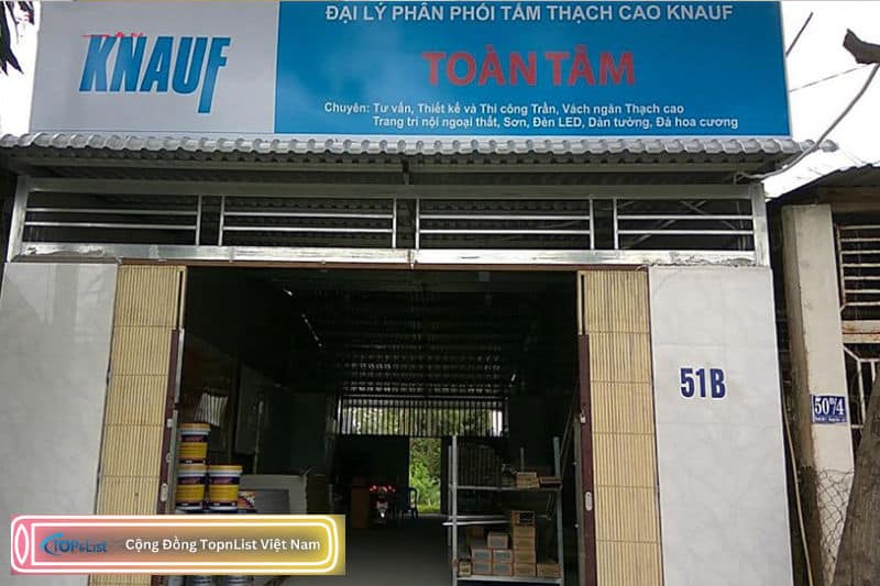 Cửa hàng Toàn Tâm là địa chỉ cung cấp tấm thạch cao chất lượng tại Vĩnh Long
