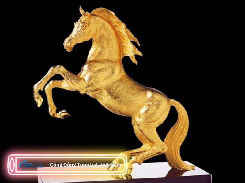 Quà tặng tuổi dần một tượng ngựa vàng